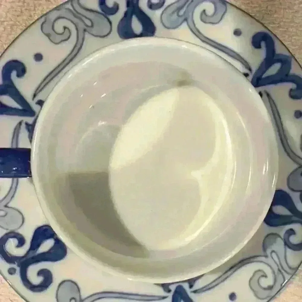 Bombay Vintage tea cups and saucers.  2 cups and 2 saucers included.